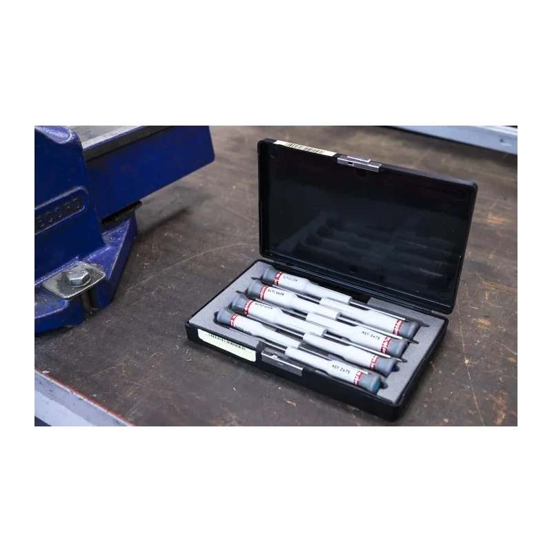Facom Precision Screwdriver Set Phillips and Slotted, 8 Pieces, Case Included AEF.J3