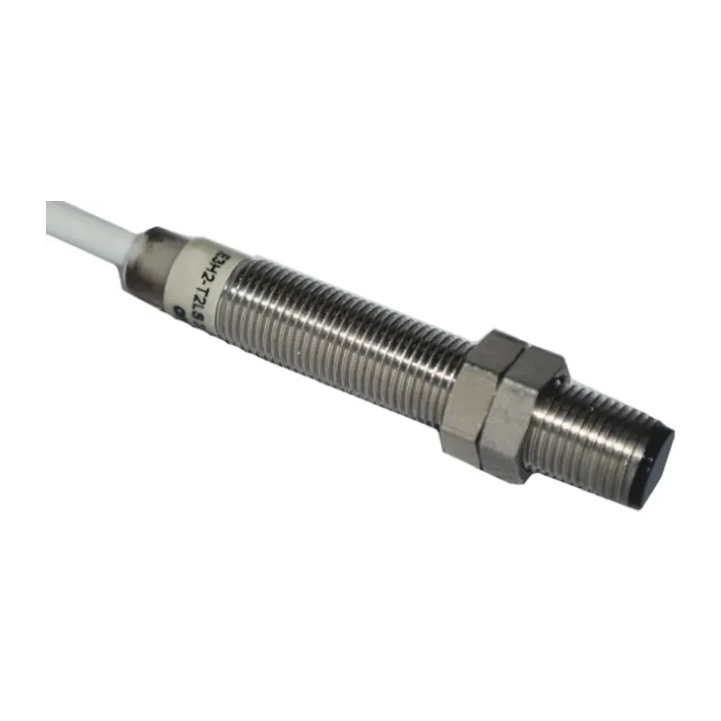 Omron Diffuse Photoelectric Sensor Barrel Sensor 100 mm PNP IP67 E3H2-DS10B4M 2M