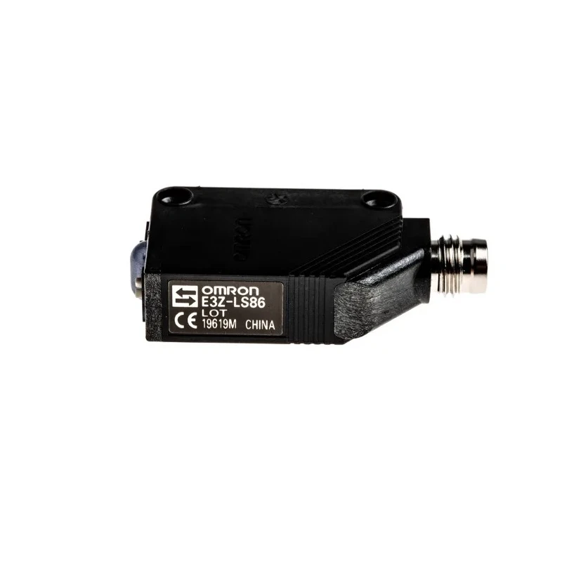 Omron Background Suppression Distance Sensor, Block Sensor, 20 mm to 200 mm Detection Range, PNP Output, IP67, E3Z-LS86