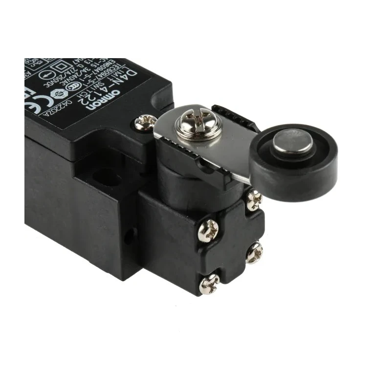 Omron Roller Lever Interlock Switch 1 NO/1 NC, IP67 Polyester Housing, 4A Current 