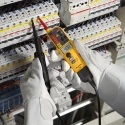 Fluke LCD Voltage Tester 690V AC/DC Continuity Check Battery Powered CAT IV CAT III FLUKE T130