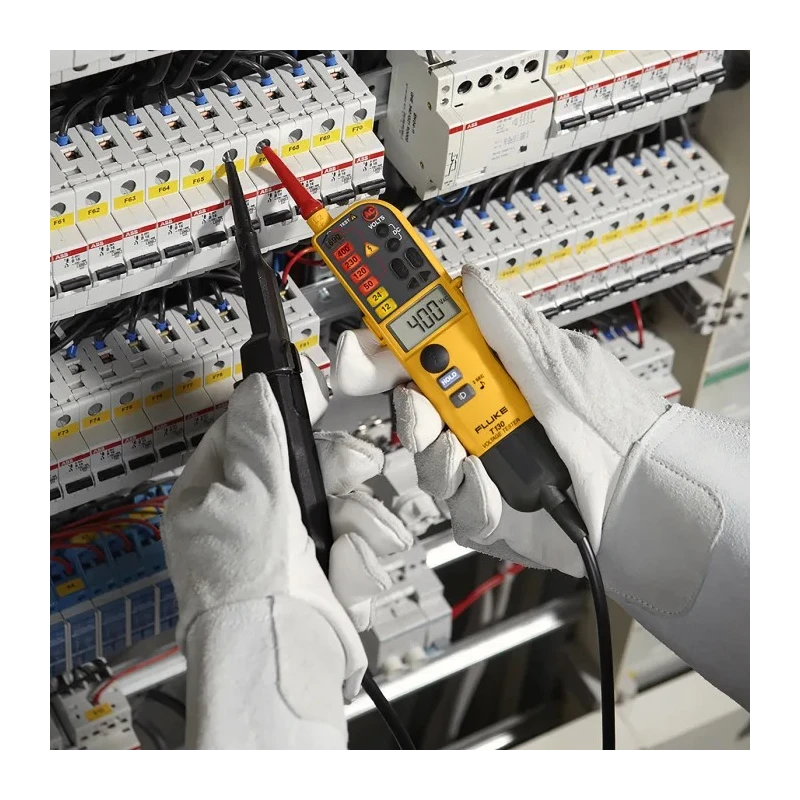 Fluke LCD Voltage Tester 690V AC/DC Continuity Check Battery Powered CAT IV CAT III FLUKE T130