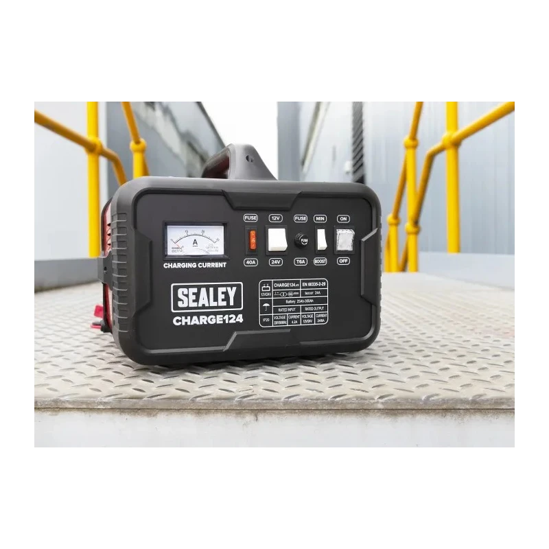 RS PRO Automotive Battery Charger 12V, 24V Lead Acid 14A with UK Plug 771-6276