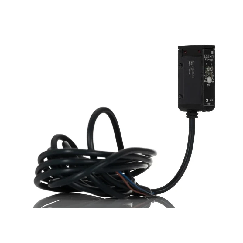 Omron Retroreflective Photoelectric Sensor, Block Style, 100 mm to 2 m Detection Range, PNP Output, IP67, Red LED E3S-AR31