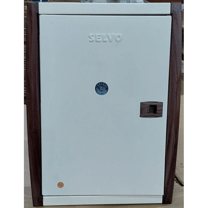  selvo-4-way-tpn-double-door-distribution-board-gseltpn11039-56631-1