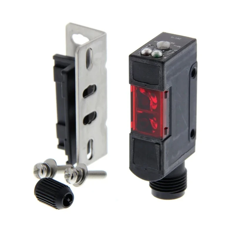 Omron Diffuse Photoelectric Sensor Block Style 100 mm Detection Range PNP Output IP67 E3S-AD88