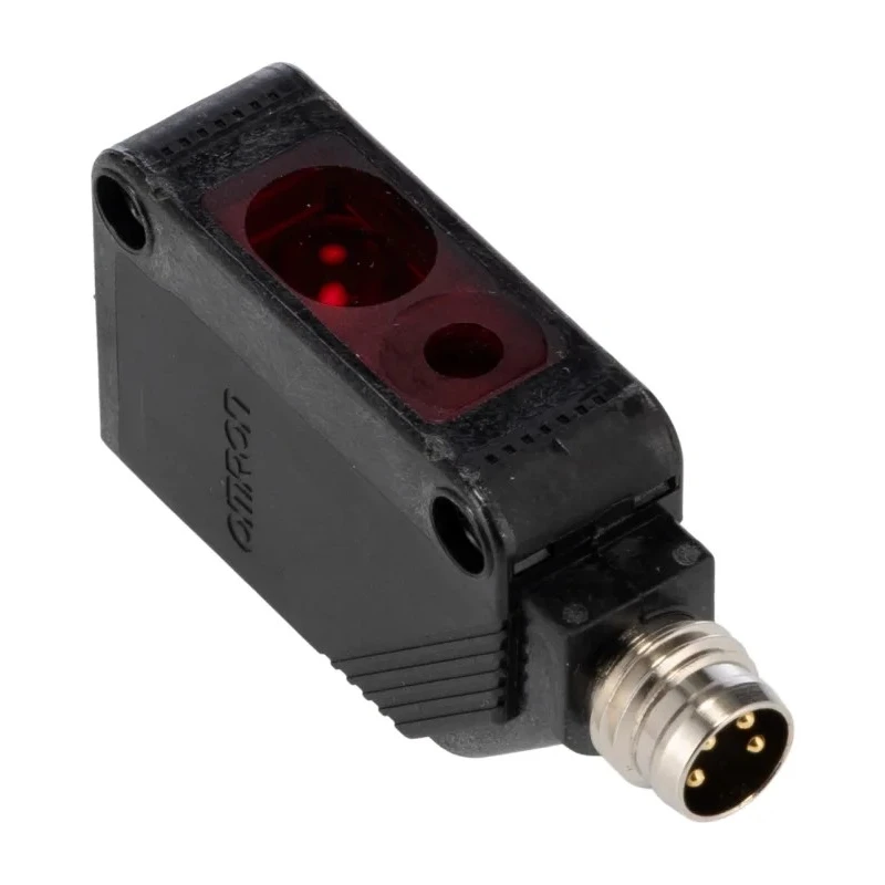 Omron Background Suppression Distance Sensor, Block Sensor, 25 mm to 300 mm Detection Range, PNP Output, IP67, E3Z-LL88