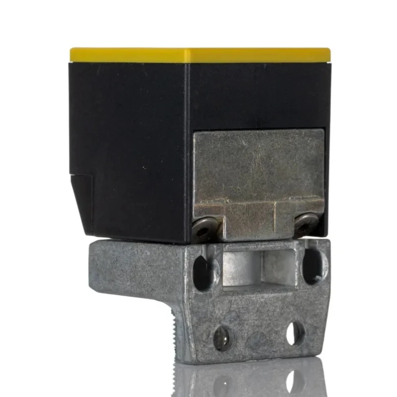 Turck Block Inductive Proximity Sensor M12 x 1 Thread Size 30 V DC 0/10 V Output 0 to 20 mA 25 mm Ni25-CK40-LIU-H1141