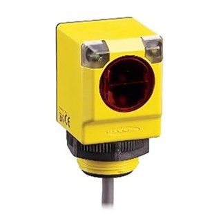 Banner Diffuse Photoelectric Sensor, Block Sensor, 200 mm Detection Range, PNP Output, IP67, IP69K Protection, Q40SP6FF200Q