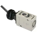 SMC Toggle Lever Pneumatic Manual Control Valve VM200 Series, 1 MPa Max Operating Pressure, R 1/4 Side Port VM230-02-08A