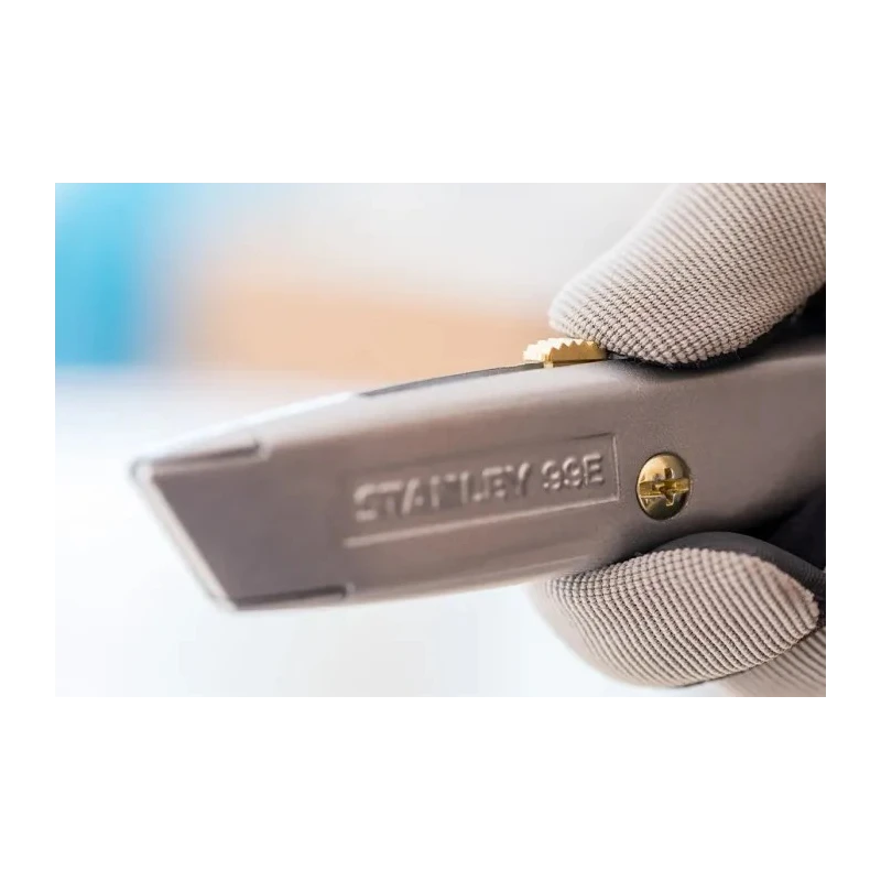 Stanley Safety Knife with Straight Retractable Blade 60 mm Zinc Handle 3 Blades 2-10-099