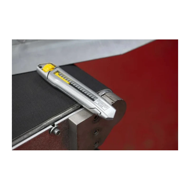 Stanley Professional Safety Knife with Snap-Off Retractable 18mm Blade 0-10-018