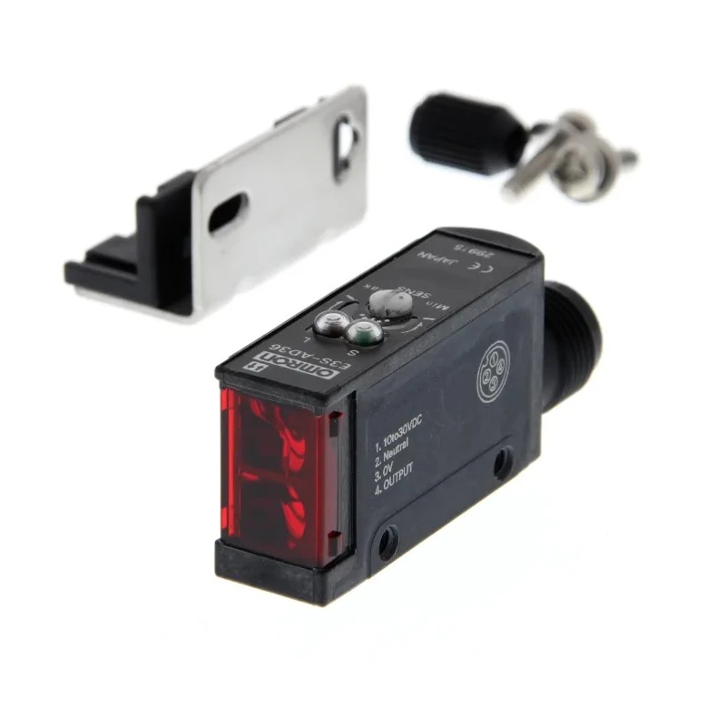 Omron Diffuse Photoelectric Sensor Block Sensor 700 mm Detection Range NPN Output IP67 E3S-AD17