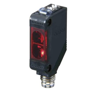 Omron Retroreflective Photoelectric Sensor Compact Sensor 4 m Detection Range PNP Output IP67 E3Z-R86-4