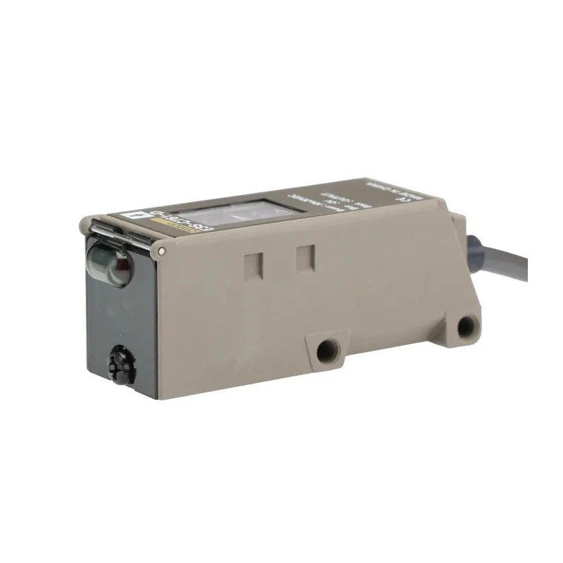 Omron Through Beam Photoelectric Sensor, Square Sensor, 30 m Detection Range, NPN/PNP Output, IP67 Protection 