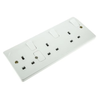 MK Electric 13A White 3 Gang Plug Socket Logic Plus Indoor Surface Flush Mount Type G K2737 WHI