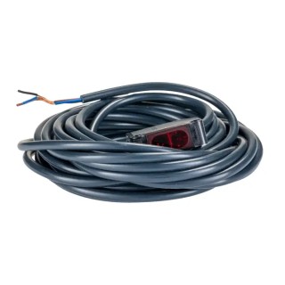 Omron Retroreflective Photoelectric Sensor, Rectangular, 4 m Detection Range, PNP Output, IP67 E3Z-R81 5M