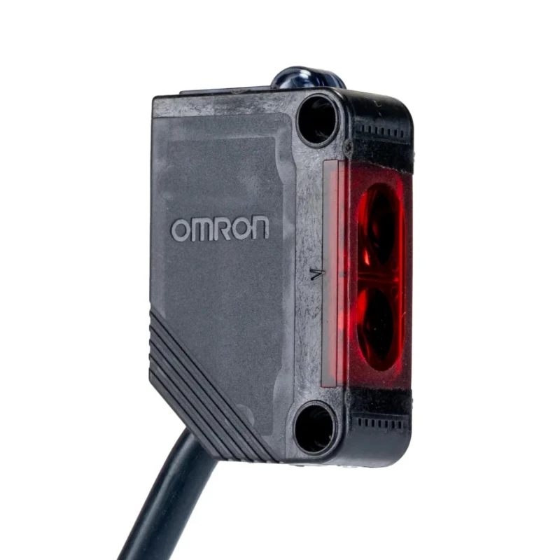 Omron Retroreflective Photoelectric Sensor, Rectangular, 4 m Detection Range, PNP Output, IP67 E3Z-R81 5M