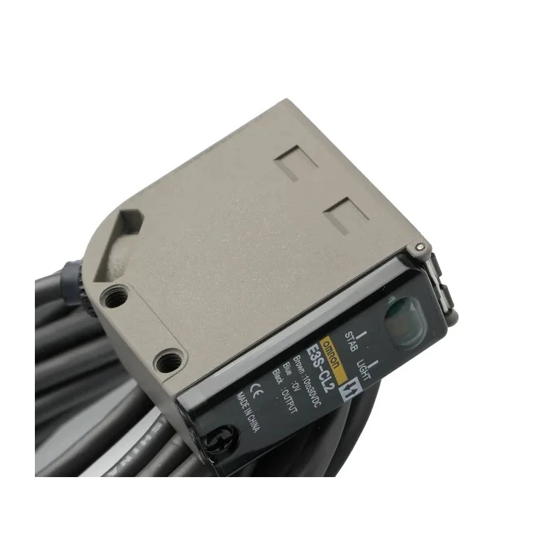 Omron Background Suppression Photoelectric Sensor Block Style 5 to 200 mm Detection Range NPN/PNP Output E3S-CL2 5M