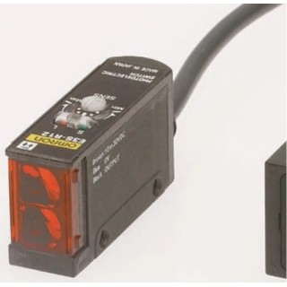 Omron Retroreflective Photoelectric Sensor Block Sensor 100 mm to 300 mm Detection Range PNP Output IP67 E3S-R32