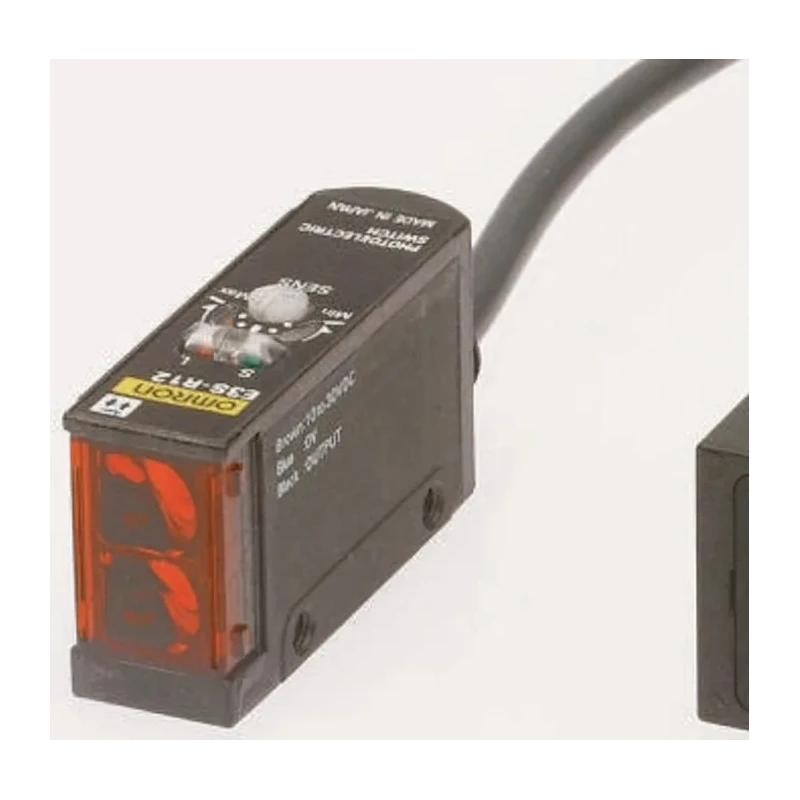Omron Retroreflective Photoelectric Sensor Block Sensor 100 mm to 300 mm Detection Range PNP Output IP67 E3S-R32