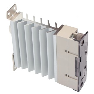 Omron Solid State Relay 15 A Load, DIN Rail Mount, 528 V AC Load, 12-24 V DC Control G3PE
