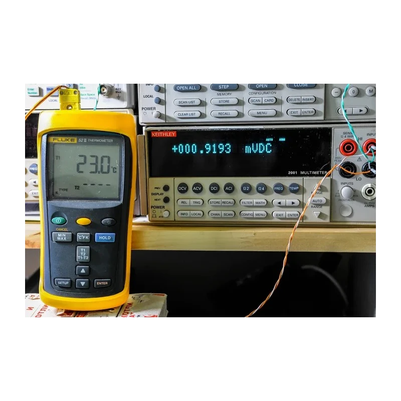 Fluke Type J, K, Type T, Type E Probe Handheld Digital Thermometer 1767°C Max, ±0.05% + 0.3°C Accuracy 52 II 120959-540 M