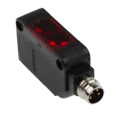 Omron Retroreflective Photoelectric Sensor Block Sensor 100 mm to 4 m Detection Range PNP Output IP67 Rated E3Z-R86