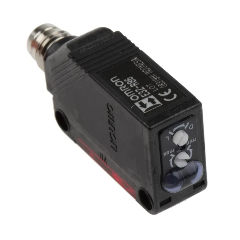 Omron Retroreflective Photoelectric Sensor Block Sensor 100 mm to 4 m Detection Range PNP Output IP67 Rated E3Z-R86