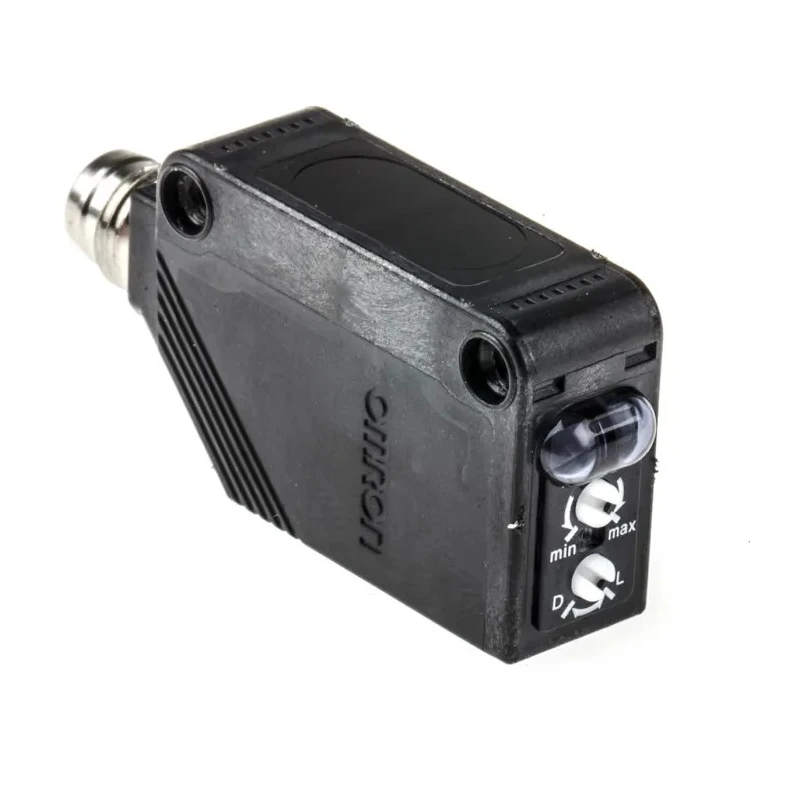 Omron Diffuse Photoelectric Sensor, Block Style, PNP Output, 1 m Detection Range, IP69K Protection E3Z-D87