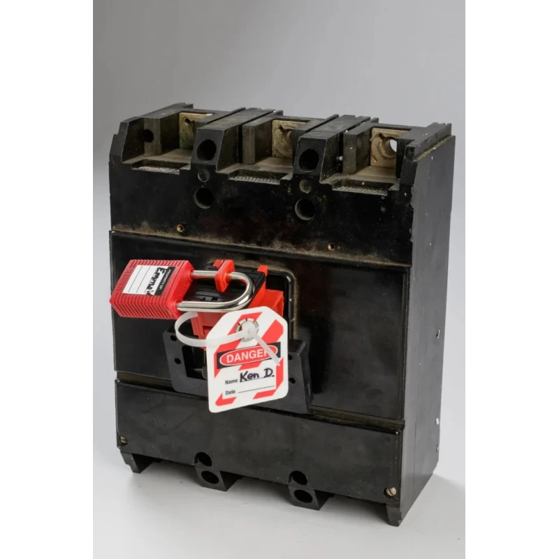 Brady Red Polypropylene Fibreglass Reinforced Nylon Circuit Breaker Switch Lockout 7.14 mm TAGLOCK OVERSIZED CIRCT BRKR LO EA