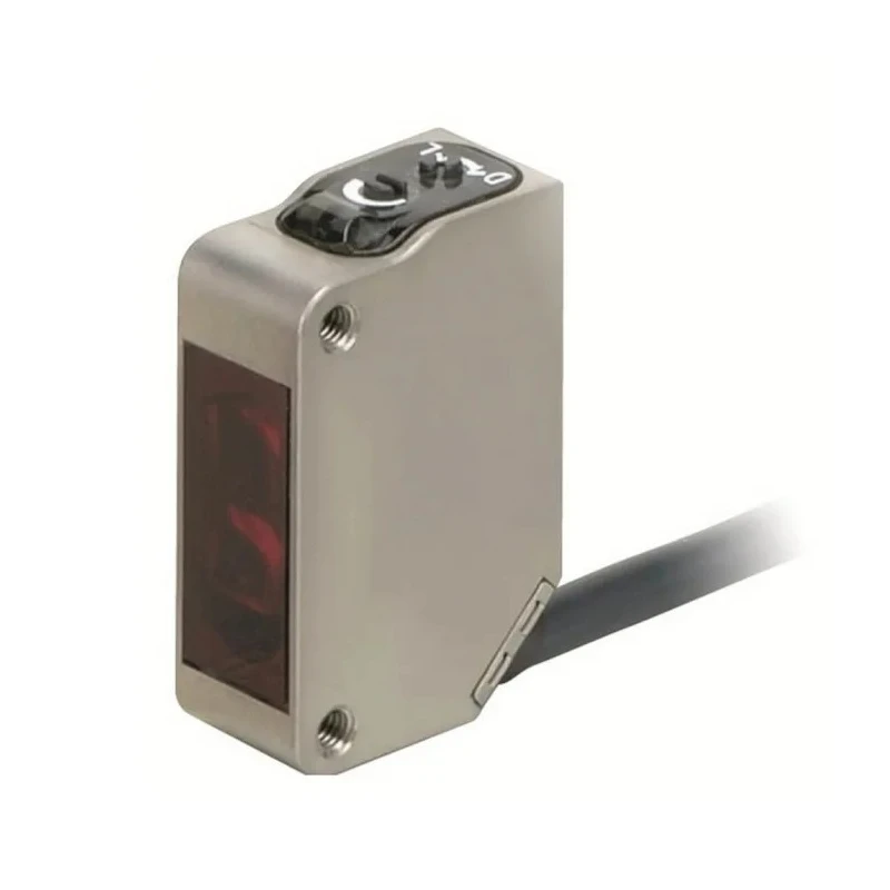 Omron Retroreflective Photoelectric Sensor, Block Style, Detection Range 100 mm to 4 m, PNP Output, IP69K Rated E3ZM-R81 2M