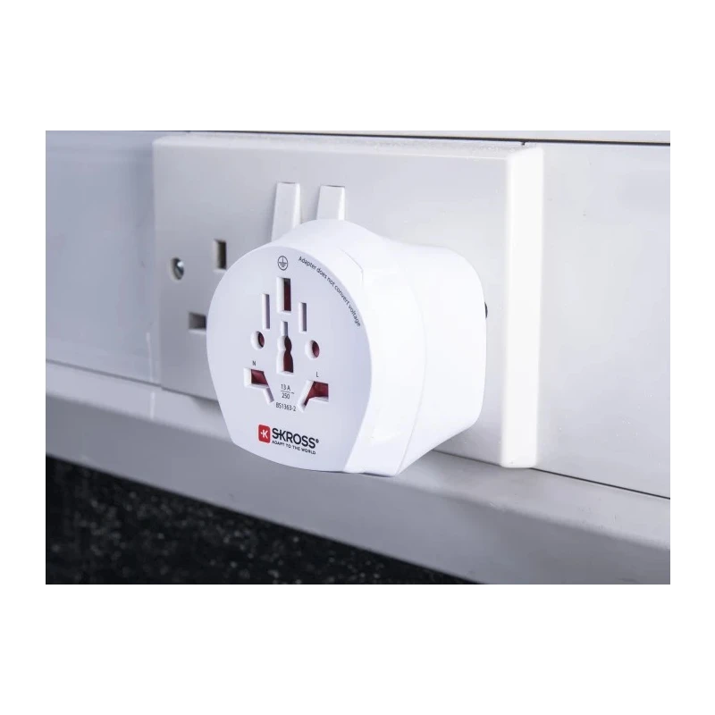 SKROSS Travel Adapter USA Europe China Australia Europe 13A 250V Type G Plug Adapter 220V-240V 821-1242
