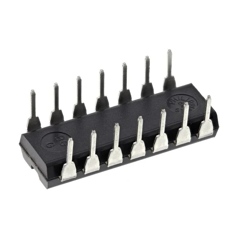Microchip 4 Channel 10 Bit Analogue to Digital Converter 200 ksps, 14-Pin PDIP MCP3004-I/P
