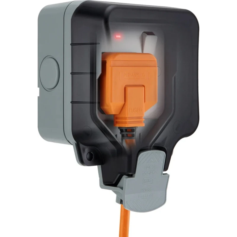 BG Electrical 13A White 1 Gang Outdoor Surface Mount Plug Socket Type G WP21-02