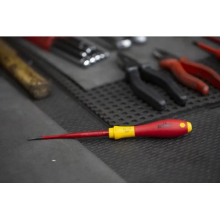 Wiha Insulated Screwdriver with 100 mm Blade, VDE/1000V Approved, 204 mm Overall Length Model 35446