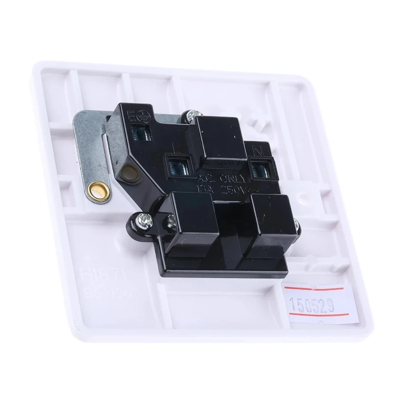 RS PRO 13A White 1 Gang Flush Mount Indoor Plug Socket Type G 230V Matt Finish 775-8062