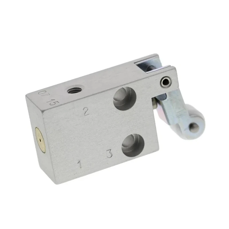RS PRO Lever Pneumatic Manual Control Valve, 5 mm M5 Thread, 3/2 Valve Function, Aluminium Body, 10 bar 125L/min 784-0079