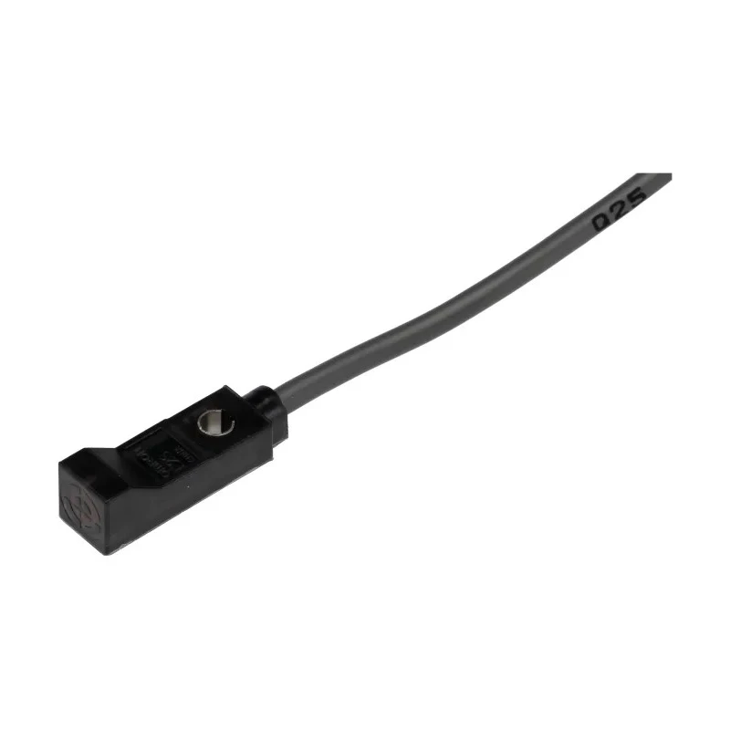 Omron Block Inductive Proximity Sensor PNP Output 24V DC 2.5 mm Detection Range IP67 E2S-Q25 1M