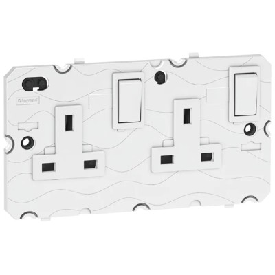 Legrand 13A White 2 Gang Plug Socket Arteor Indoor Type G British Standard 5 721 49
