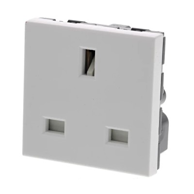 Legrand 13A White 1 Gang Plug Socket Arteor Indoor Type G British 5 721 11