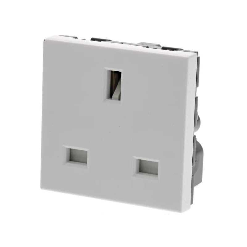 Legrand 13A White 1 Gang Plug Socket Arteor Indoor Type G British 5 721 11