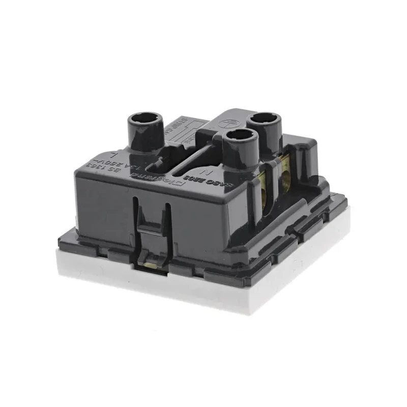 Legrand 13A White 1 Gang Plug Socket Arteor Indoor Type G British 5 721 11