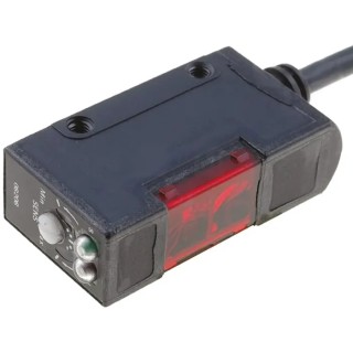 Omron Diffuse Photoelectric Sensor, Block Style, 700 mm Detection Range, PNP Output, IP67 E3S-AD82