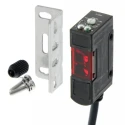 Omron Diffuse Photoelectric Sensor, Block Style, 700 mm Detection Range, PNP Output, IP67 E3S-AD82