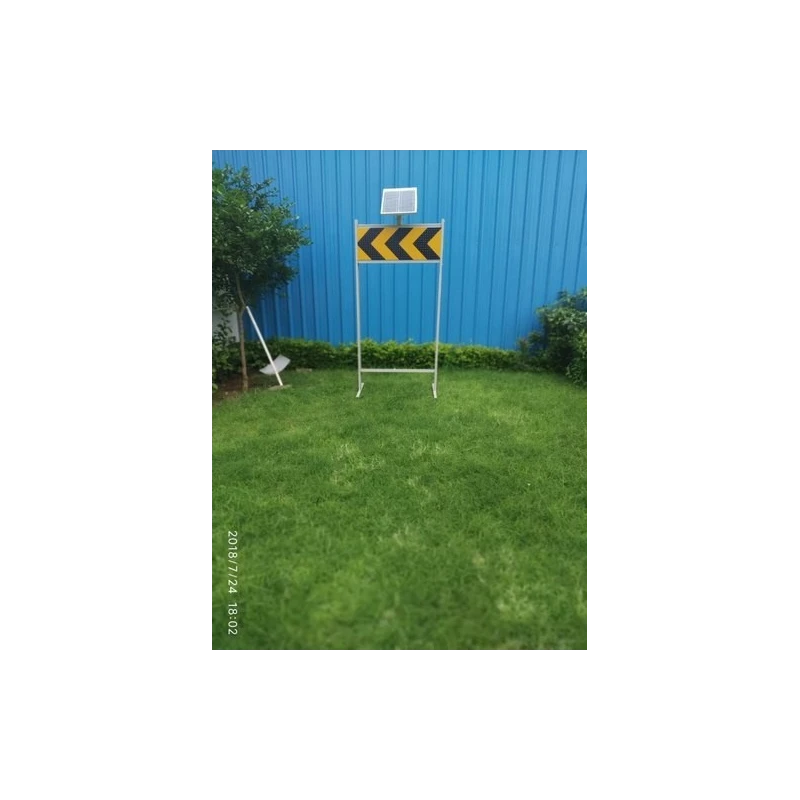 savio-black-solar-powered-chevron-sign-for-indication-8338