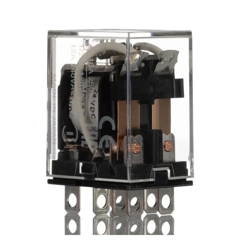 Omron Power Relay 24V DC Coil, 10A Switching Current, DPDT Configuration LY2-D 24VDC