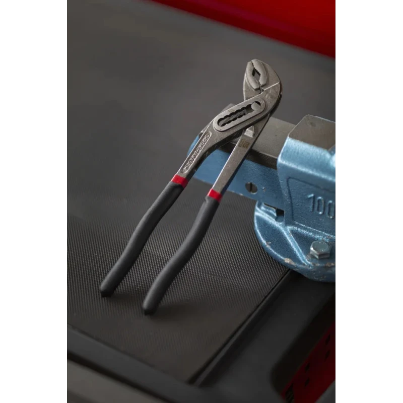 RS PRO 1-Piece Water Pump Plier, 170mm Overall Serrated Jaw PVC Grip VDE/1000V Approved 847-3778