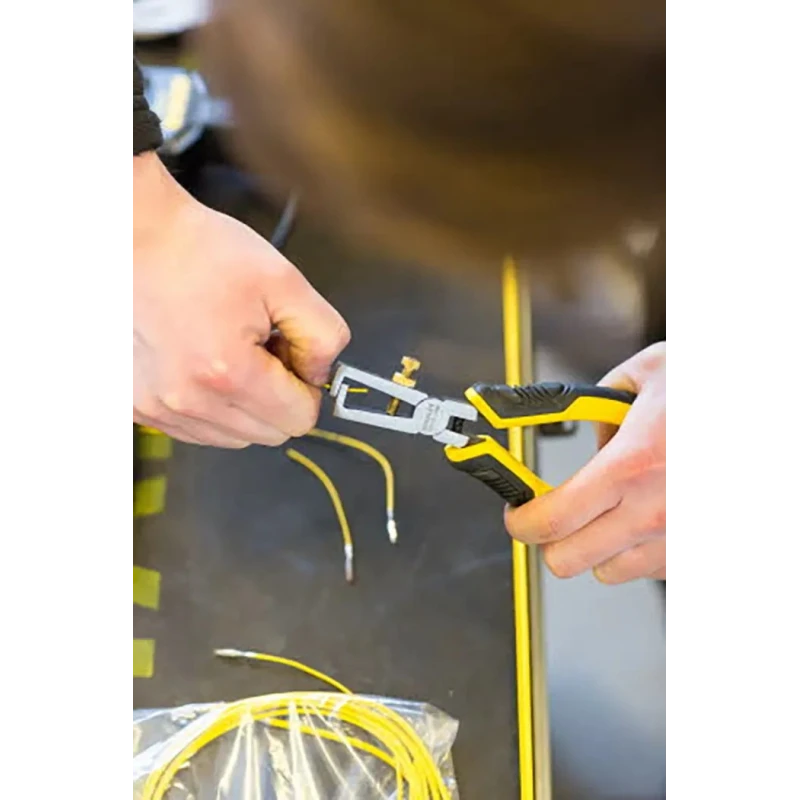 Stanley Wire Stripper, Ergonomic Bi-Material Handle, Black Oxide Finish, 5 mm Stripping Range, 150mm Length STHT0-75068