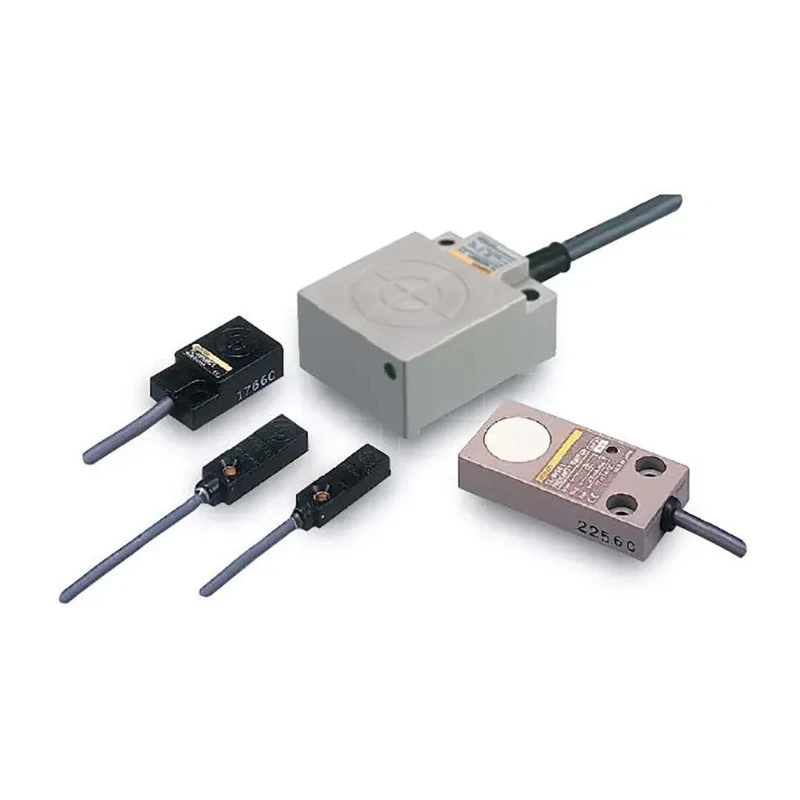 Omron Block Inductive Proximity Sensor TL-W5MD2 2M, M3 Thread, 24V DC, 100mA, 5mm Detection, 2m Cable Length